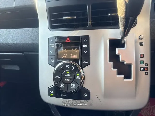 『TOTAL CAR SHOP FEEL』なら整備も板金塗装もお任せください!お客様のカーライフを充実サポート!☆★☆詳細は『FEEL』の元気なスタッフまで→098-995-7141にお電話ください♪ トヨタ ヴォクシー