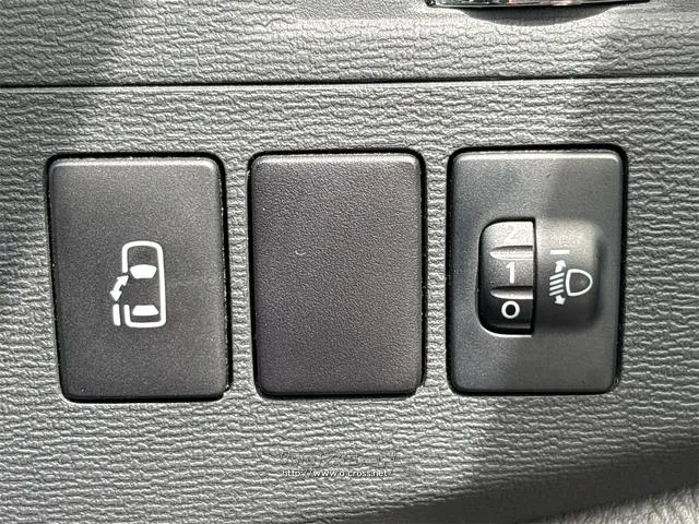 『TOTAL CAR SHOP FEEL』は、良質な買取車が続々入荷中!掲載以外にも在庫はございますので、ぜひ一度店舗にお越しください!詳細は『FEEL』の元気なスタッフまで→098-995-7141 トヨタ アイシス