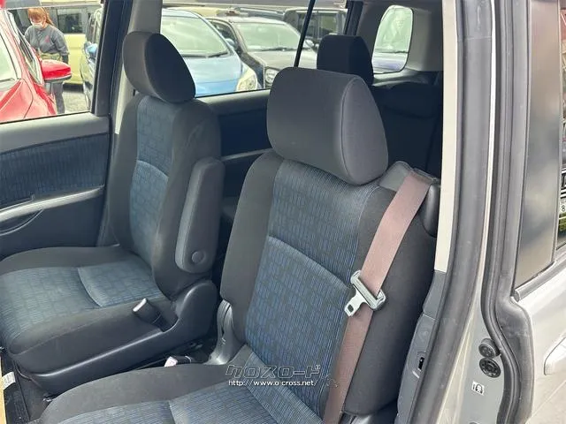 『TOTAL CAR SHOP FEEL』は、納車前にしっかり点検・整備!オイルやエレメント等も交換後、納車します!☆詳細は『FEEL』の元気なスタッフまで→098-995-7141にお電話ください♪ トヨタ アイシス