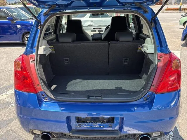 『TOTAL CAR SHOP FEEL』なら整備も板金塗装もお任せください!お客様のカーライフを充実サポート!☆★☆詳細は『FEEL』の元気なスタッフまで→098-995-7141にお電話ください♪ スズキ スイフト