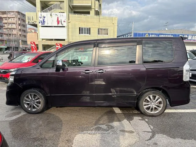 『TOTAL CAR SHOP FEEL』は、良質な買取車が続々入荷中!掲載以外にもありますので、ぜひ一度覗いてみて下さい!☆詳細は『FEEL』の元気なスタッフまで→0078-6042-5806☆ トヨタ ヴォクシー