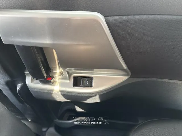 『FEEL』は、全車総額表示・第三者機関鑑定導入中・修復歴開示・走行管理システムで安心・安全をお届け!!詳細は『FEEL』の元気なスタッフまで♪♪♪→0078-6042-5806にお電話ください!!☆ トヨタ ヴォクシー