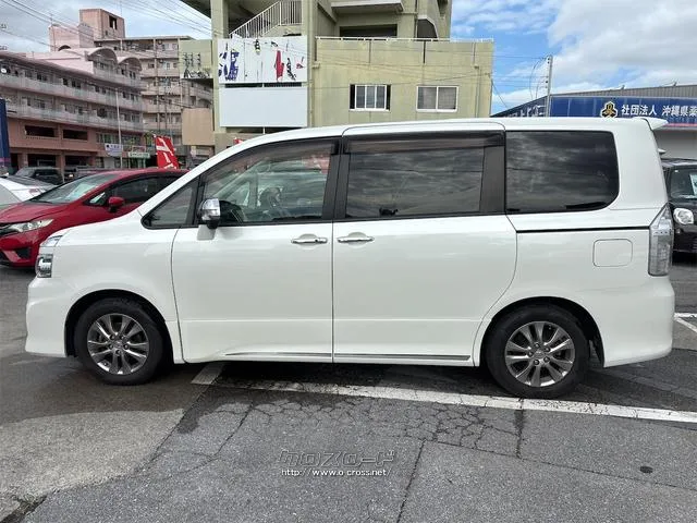 『TOTAL CAR SHOP FEEL』は、良質な買取車が続々入荷中!掲載以外にもありますので、ぜひ一度覗いてみて下さい!☆詳細は『FEEL』の元気なスタッフまで→0078-6042-5806☆ トヨタ ヴォクシー