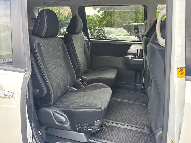 『TOTAL CAR SHOP FEEL』の在庫をご覧頂きまして誠に有難うございます!!是非ご来店して頂き、実際にご覧になって頂ければと思います。皆様のご連絡をスタッフ一同、心よりお待ちしております! トヨタ ヴォクシー