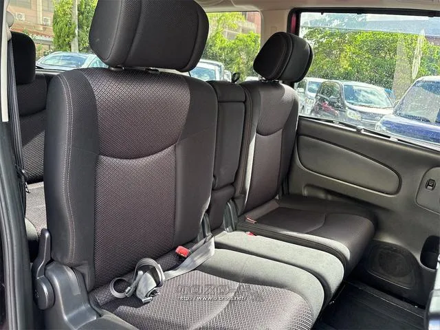 『FEEL』は、全車総額表示・第三者機関鑑定導入中・修復歴開示・走行管理システムで安心・安全をお届け!! ☆★☆詳細は『FEEL』の元気なスタッフまで♪♪♪→098-995-7141にお電話ください☆ 日産 セレナ