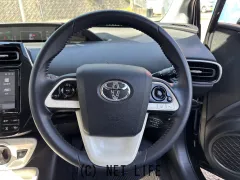 トヨタ プリウス