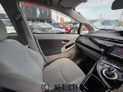 トヨタ プリウス