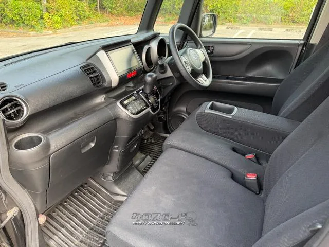 運転席シート廻りは使用感も少なく、良好な状態となっています。 ホンダ N-BOX