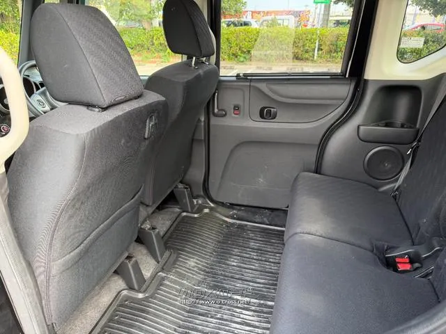 後部座席も気になるようなキズはなく、良好な状態です。 ホンダ N-BOX