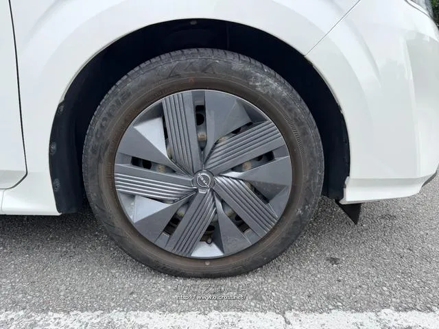 査定員が車両をしっかりチェック 日産 ノート