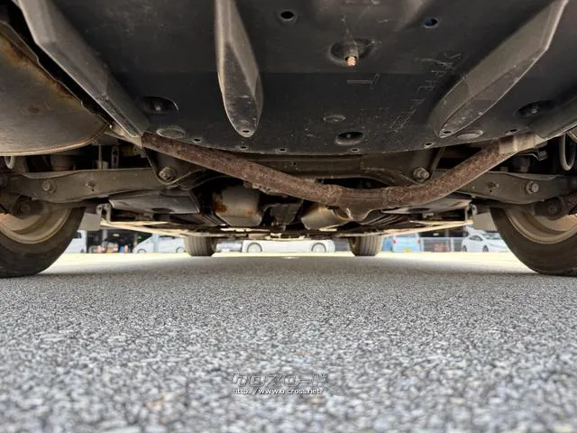 今までの中古車売買は市場に出回る中で、いくつもの業者や輸送費がかかっていて、購入時に大きなコストが上乗せされていました。MOTA DIRECTはそんな中間コストを大幅に削減。だから安く販売! トヨタ クラウンハイブリッド