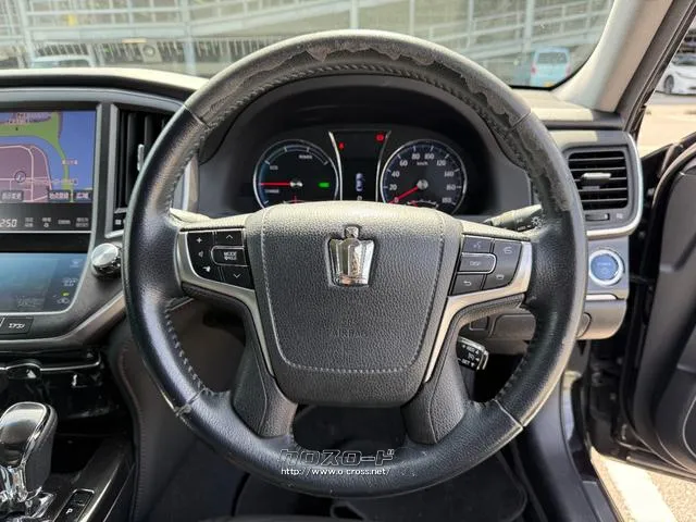 今までの中古車売買は市場に出回る中で、いくつもの業者や輸送費がかかっていて、購入時に大きなコストが上乗せされていました。MOTA DIRECTはそんな中間コストを大幅に削減。だから安く販売! トヨタ クラウンハイブリッド