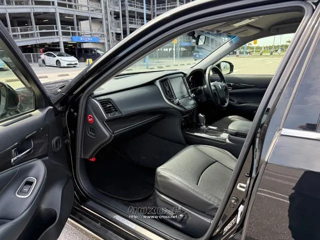 今までの中古車売買は市場に出回る中で、いくつもの業者や輸送費がかかっていて、購入時に大きなコストが上乗せされていました。MOTA DIRECTはそんな中間コストを大幅に削減。だから安く販売! トヨタ クラウンハイブリッド
