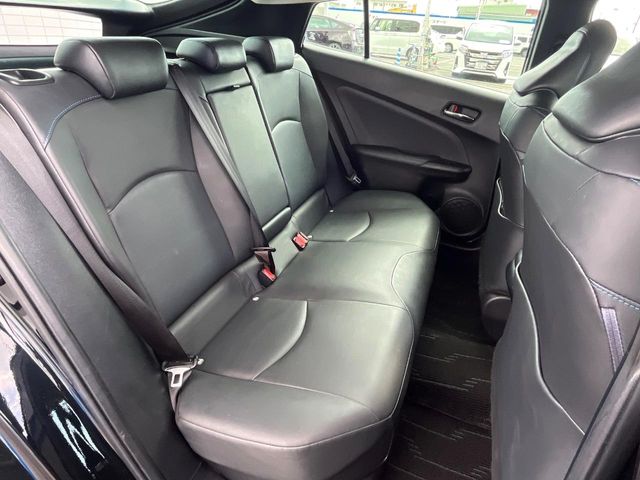 トヨタ プリウス