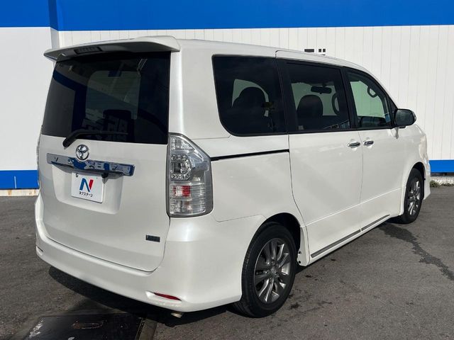 トヨタ ヴォクシー