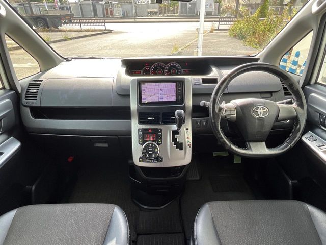 トヨタ ヴォクシー