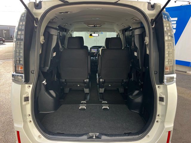 トヨタ ヴォクシー