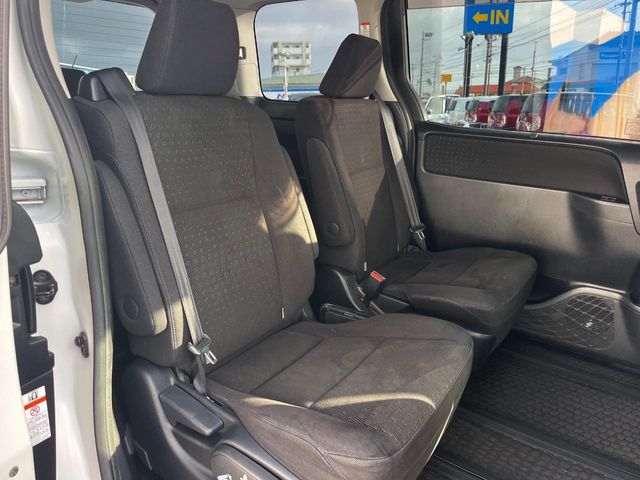 トヨタ ヴォクシー