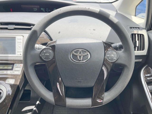 トヨタ プリウス