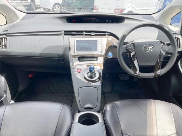 トヨタ プリウス