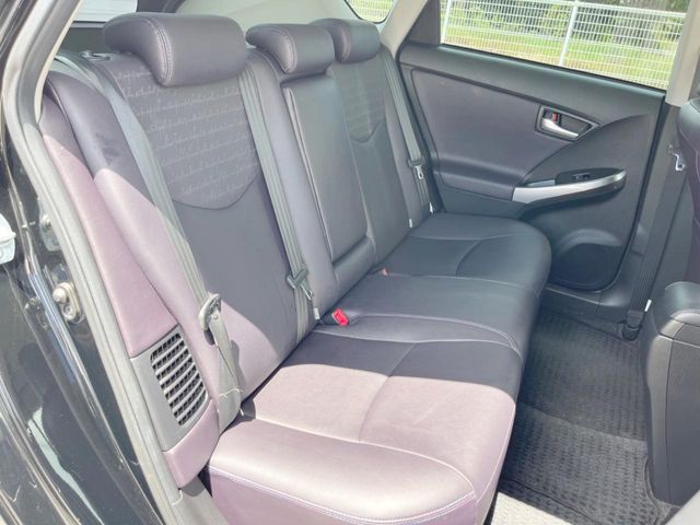 トヨタ プリウス