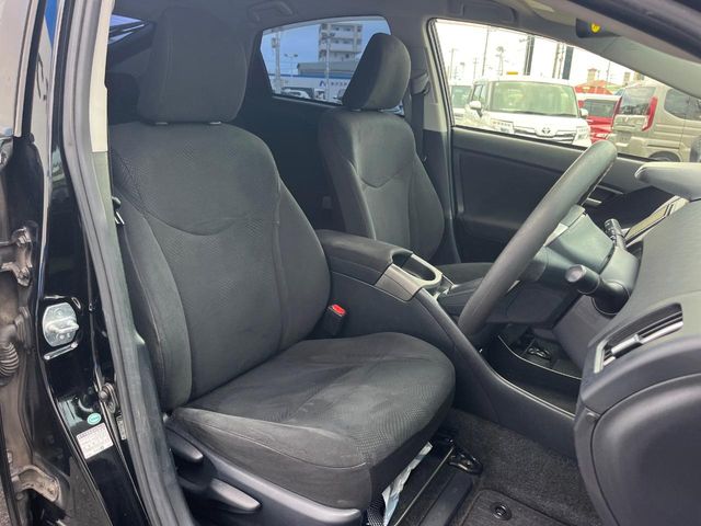 トヨタ プリウス