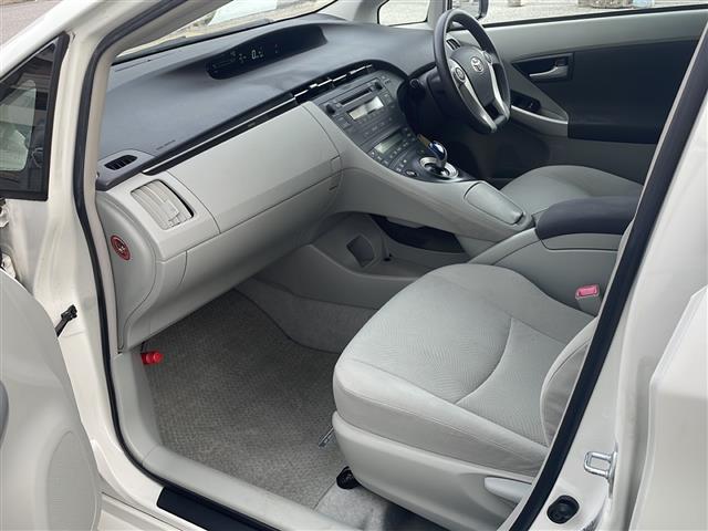 トヨタ プリウス