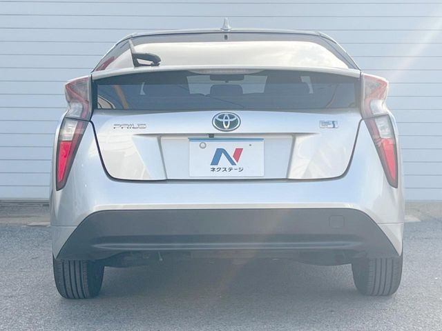 トヨタ プリウス