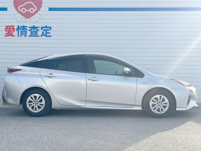 トヨタ プリウス