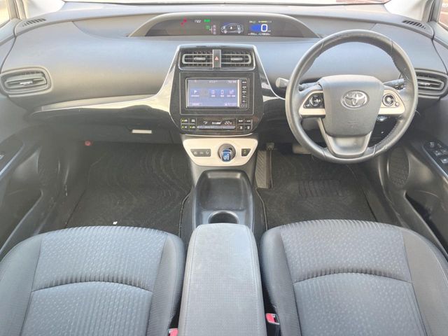 トヨタ プリウス