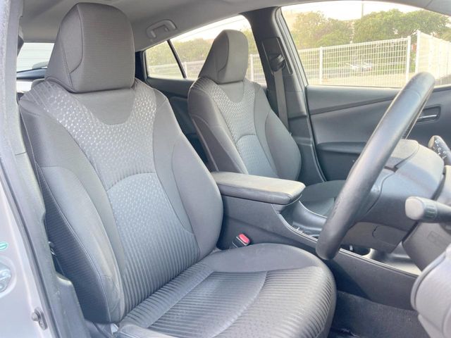 トヨタ プリウス