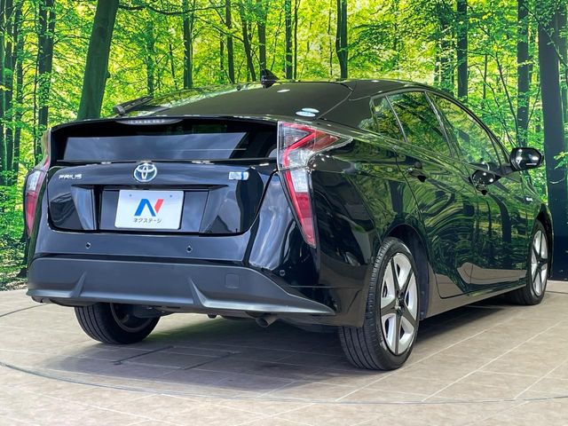 トヨタ プリウス