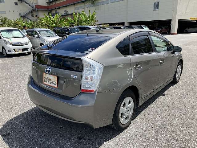 トヨタ プリウス