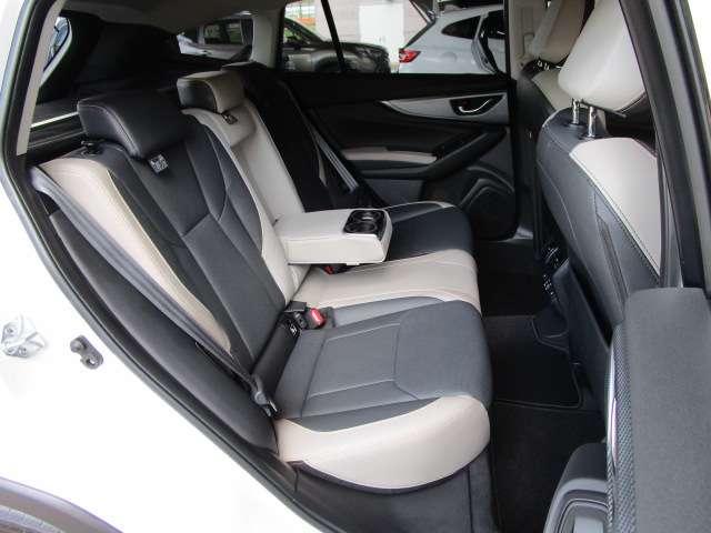 スバル レヴォーグレイバック