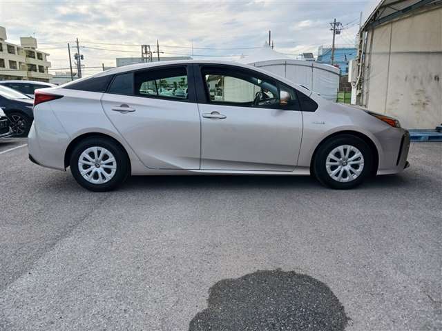 トヨタ プリウス