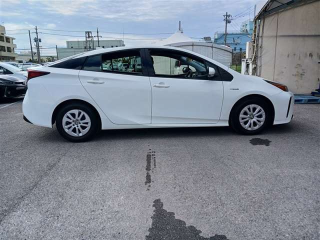 トヨタ プリウス