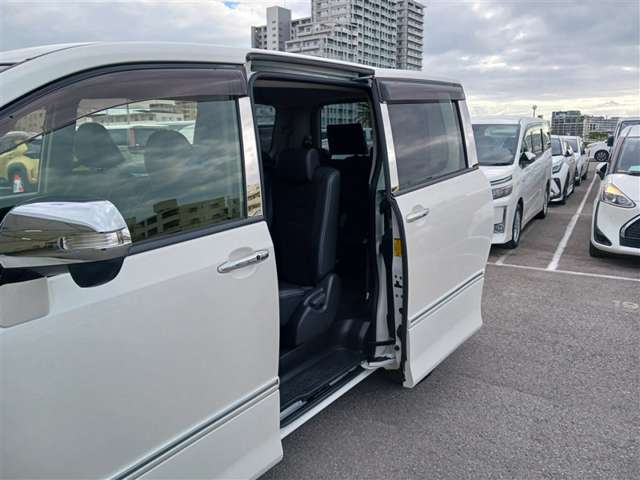 トヨタ ヴォクシー