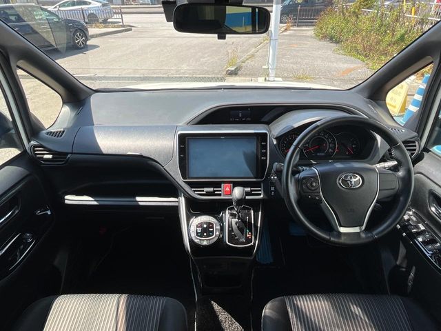 トヨタ ヴォクシー