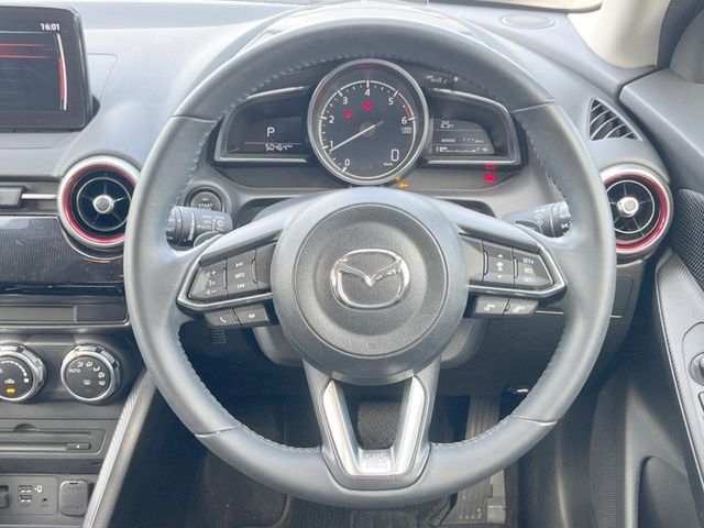 マツダ MAZDA2