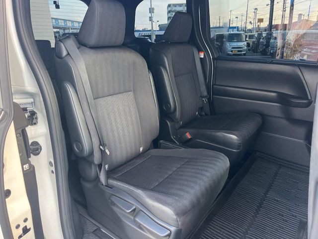 トヨタ ヴォクシー