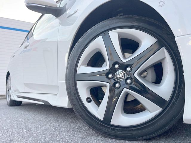 トヨタ プリウス