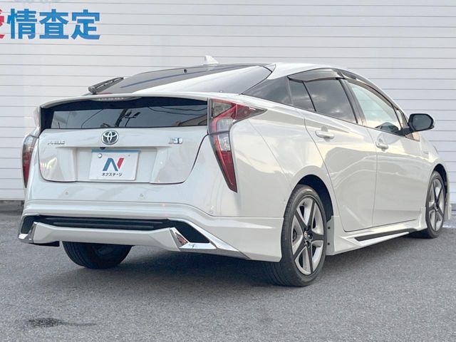 トヨタ プリウス