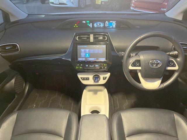 トヨタ プリウス