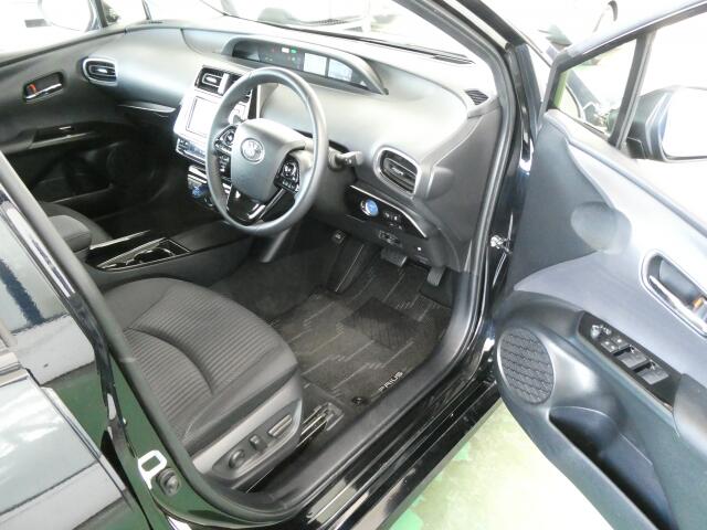 トヨタ プリウス