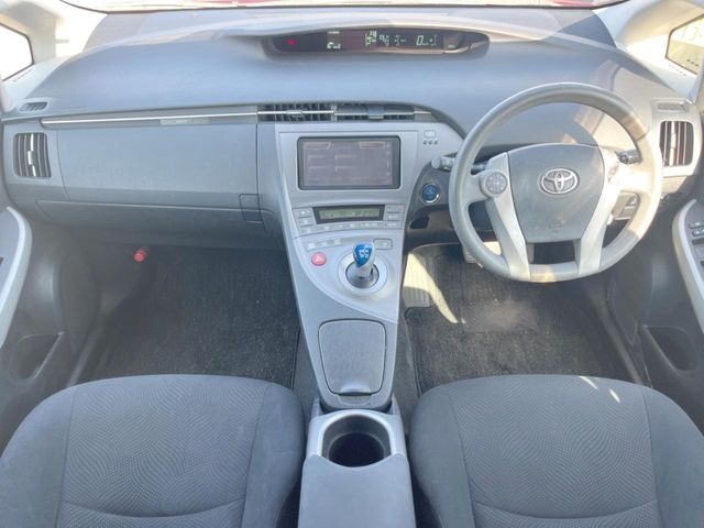 トヨタ プリウス