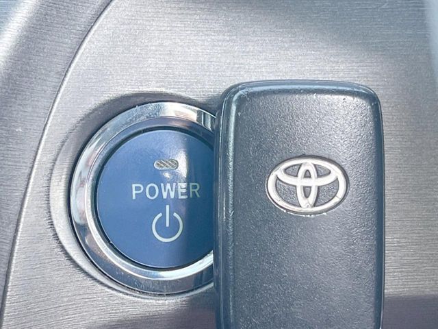 トヨタ プリウス