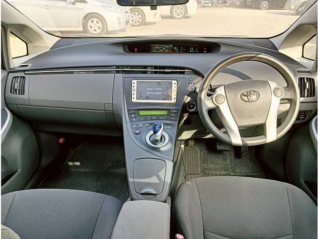 トヨタ プリウス