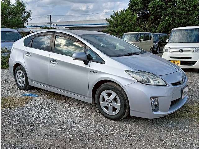 トヨタ プリウス