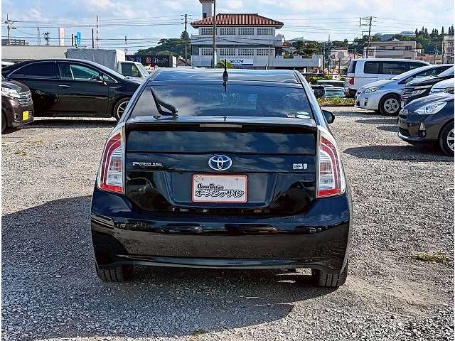 トヨタ プリウス