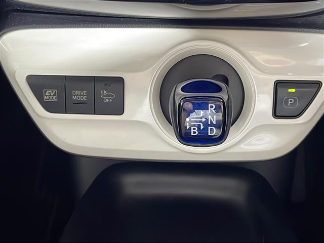 トヨタ プリウス